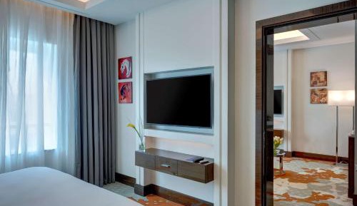 Suite with Lounge Access