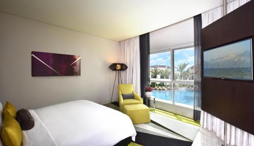 Spacious One Bedroom Suite with Kitchen