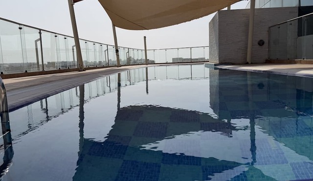 The Hive - Cozy 2BR Apartment with Rooftop Pool, Al Khuwair Muscat